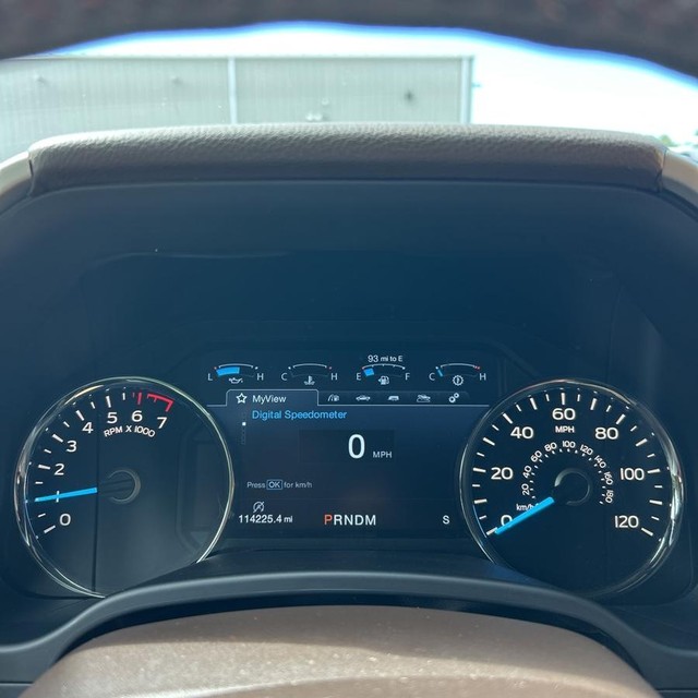 Ford F-150 Vehicle Full-screen Gallery Image 18
