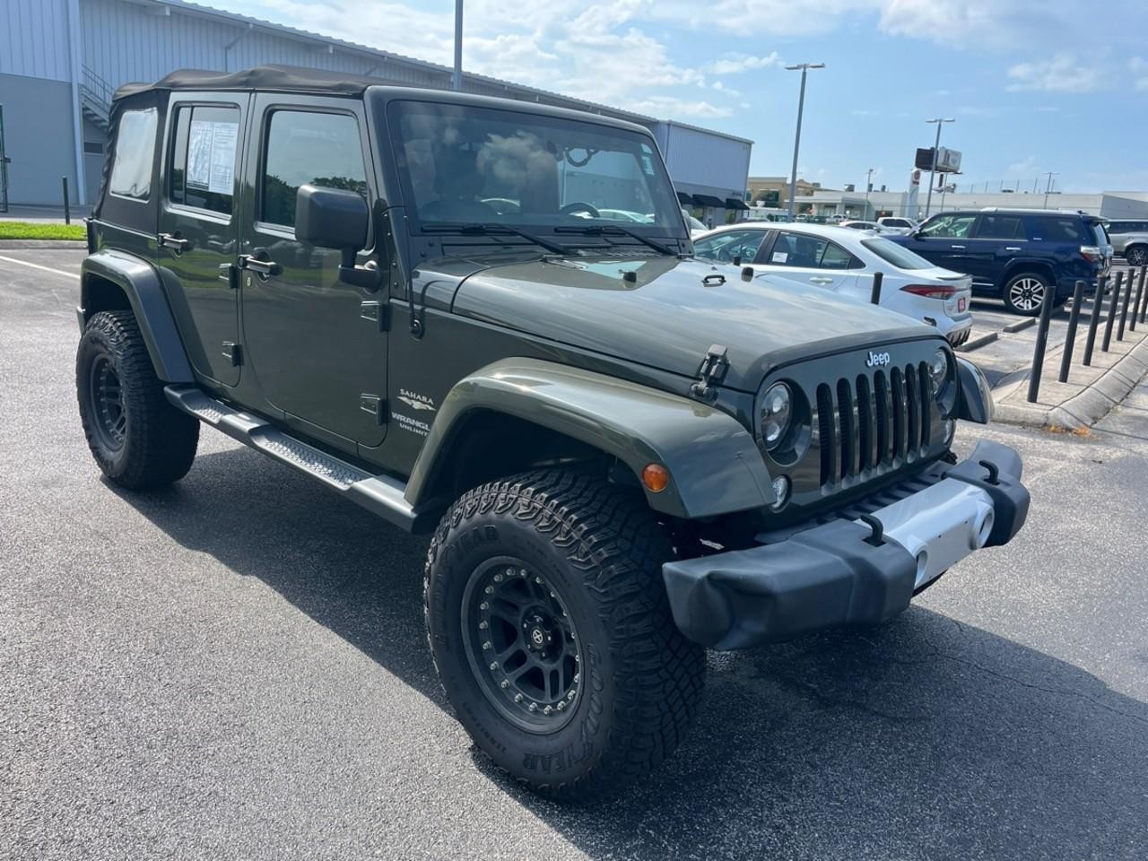 Jeep Wrangler Unlimited Vehicle Full-screen Gallery Image 3