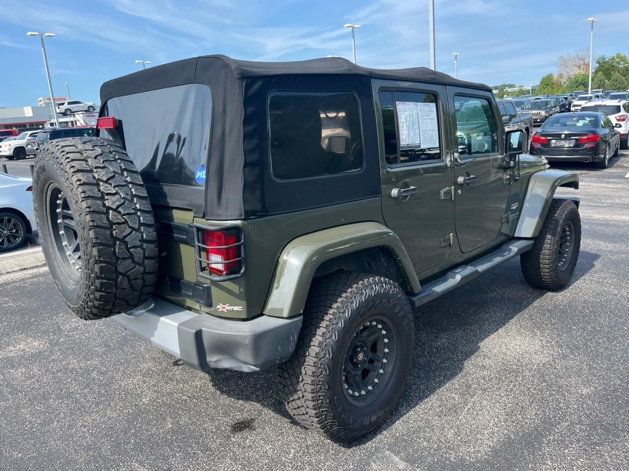 Jeep Wrangler Unlimited Vehicle Full-screen Gallery Image 5