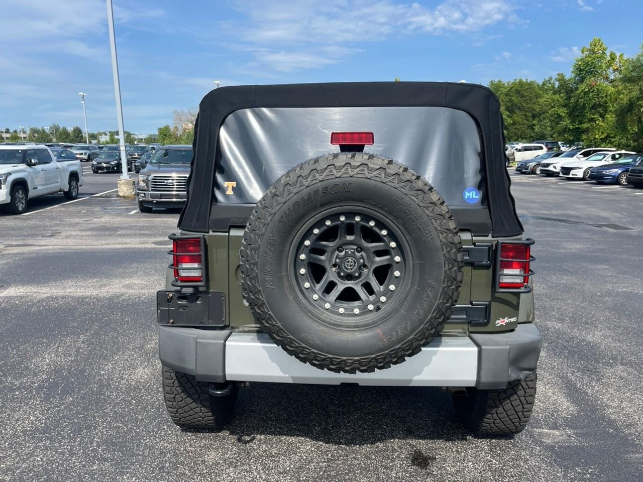 Jeep Wrangler Unlimited Vehicle Full-screen Gallery Image 6