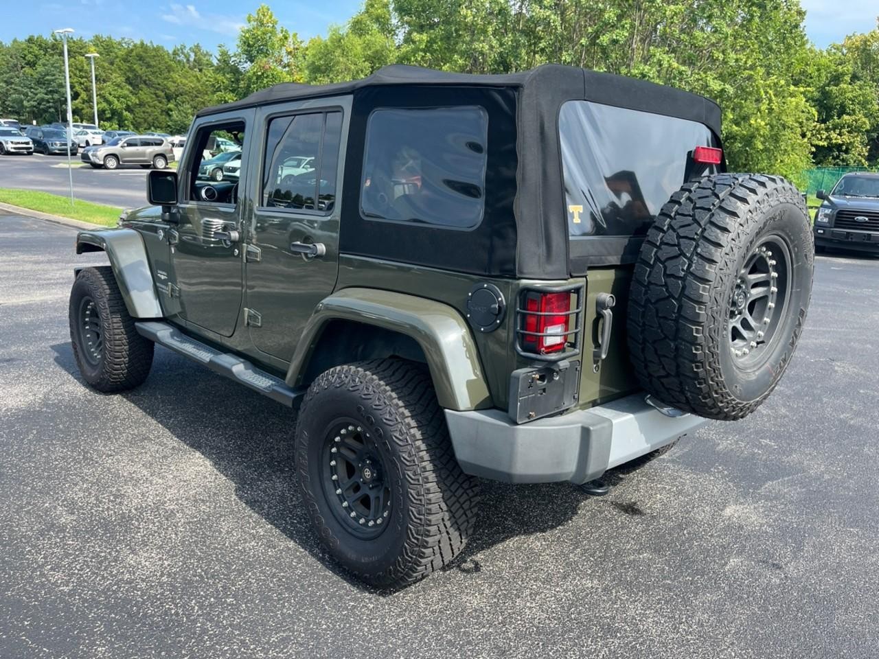 Jeep Wrangler Unlimited Vehicle Full-screen Gallery Image 7