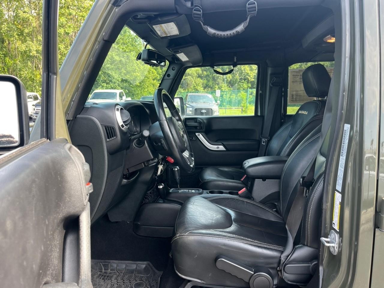 Jeep Wrangler Unlimited Vehicle Full-screen Gallery Image 9