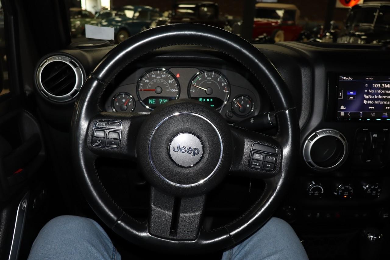 Jeep Wrangler Unlimited Vehicle Full-screen Gallery Image 12