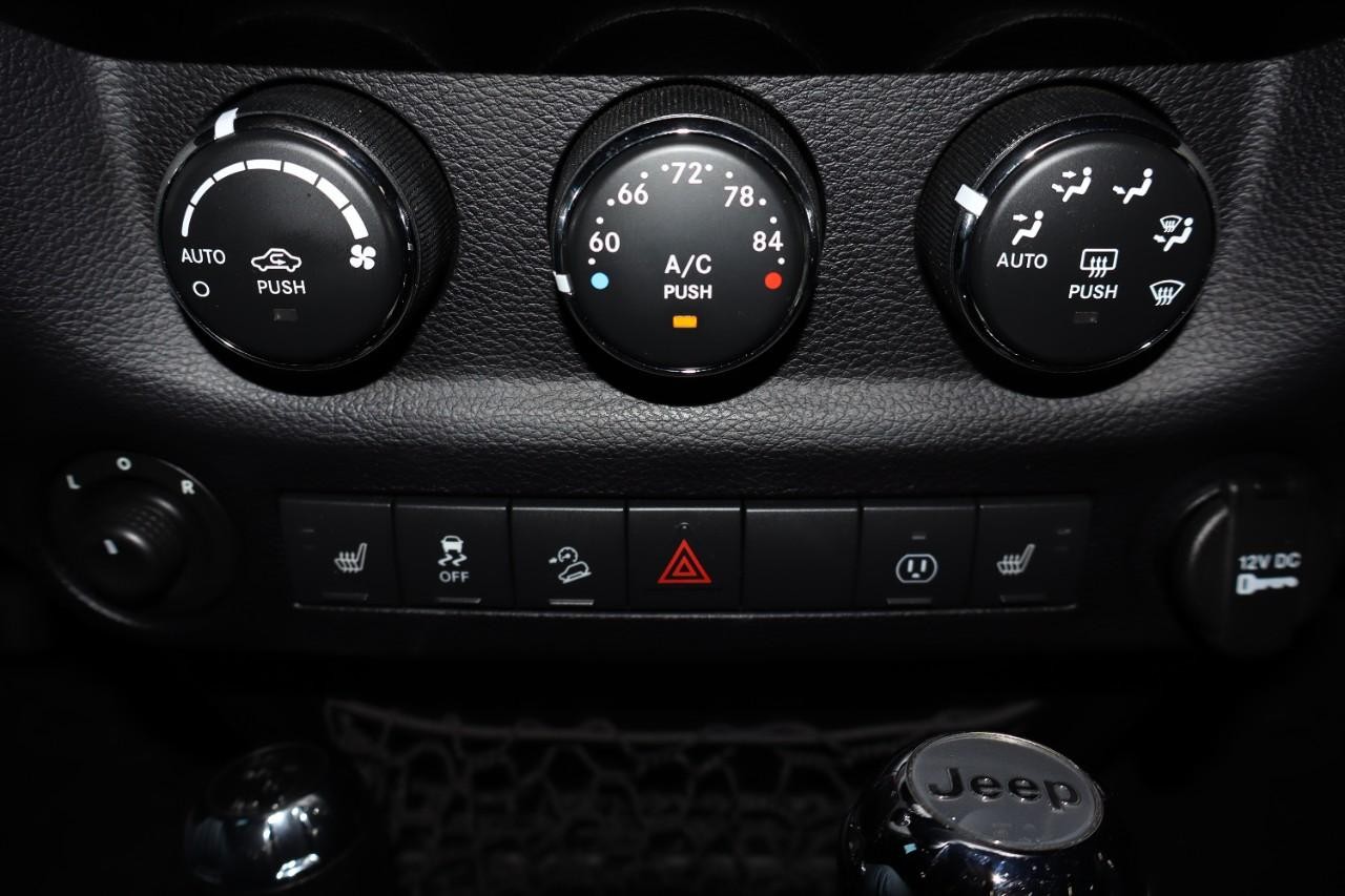 Jeep Wrangler Unlimited Vehicle Full-screen Gallery Image 17