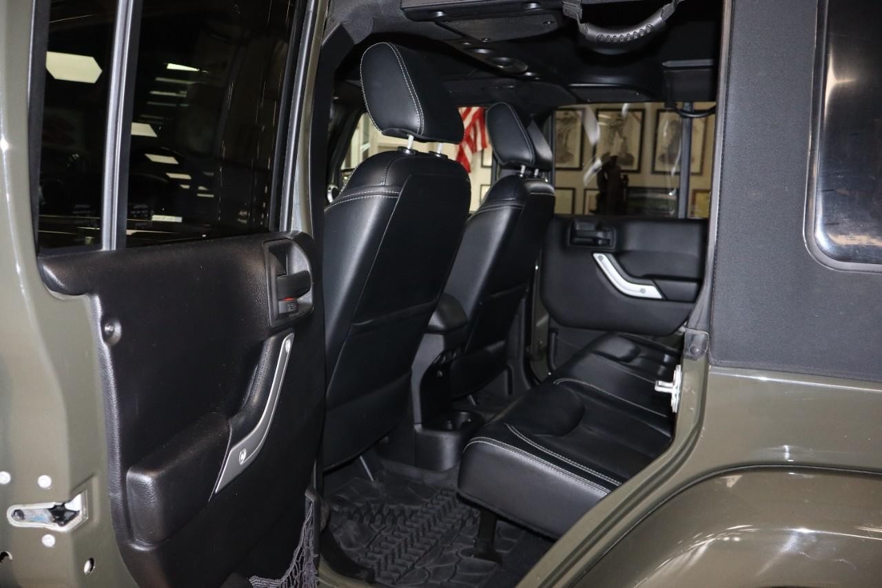 Jeep Wrangler Unlimited Vehicle Full-screen Gallery Image 19