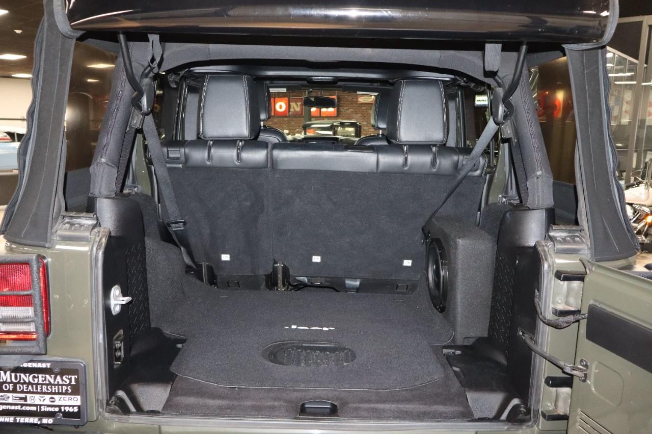 Jeep Wrangler Unlimited Vehicle Full-screen Gallery Image 21