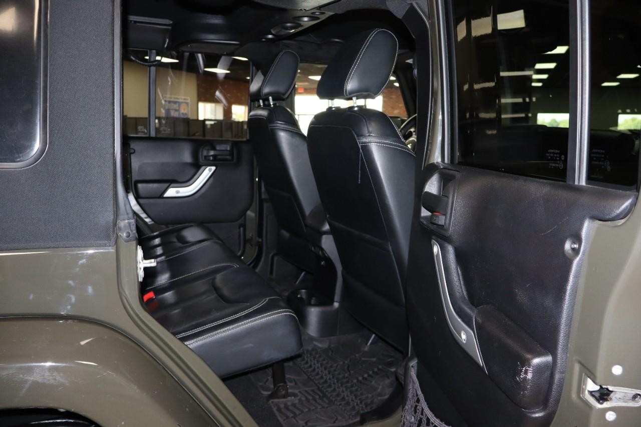 Jeep Wrangler Unlimited Vehicle Full-screen Gallery Image 24