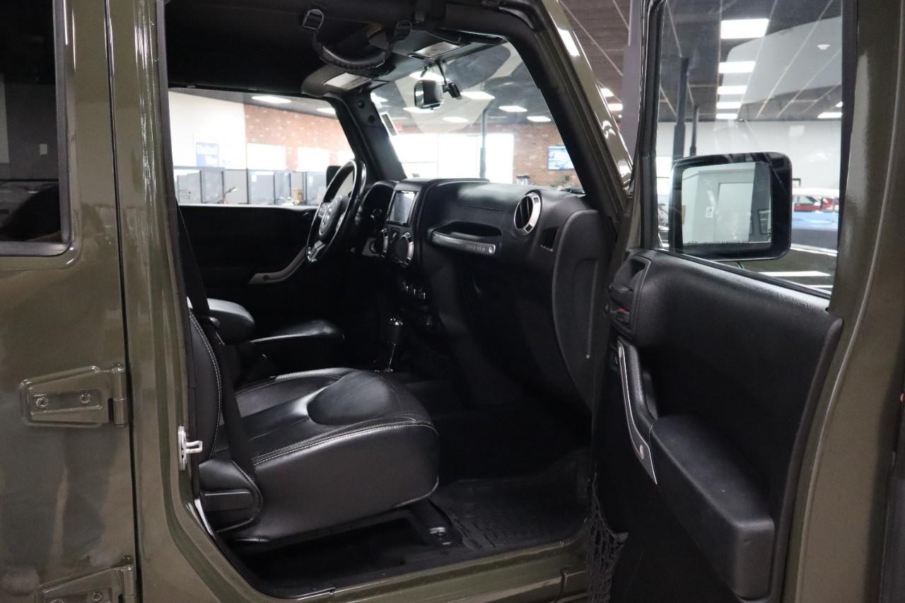 Jeep Wrangler Unlimited Vehicle Full-screen Gallery Image 25