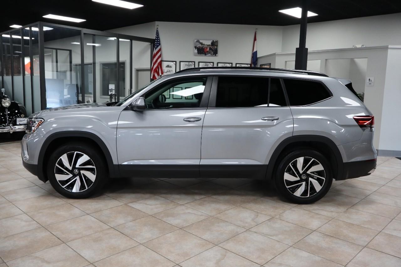 Volkswagen Atlas Vehicle Full-screen Gallery Image 2