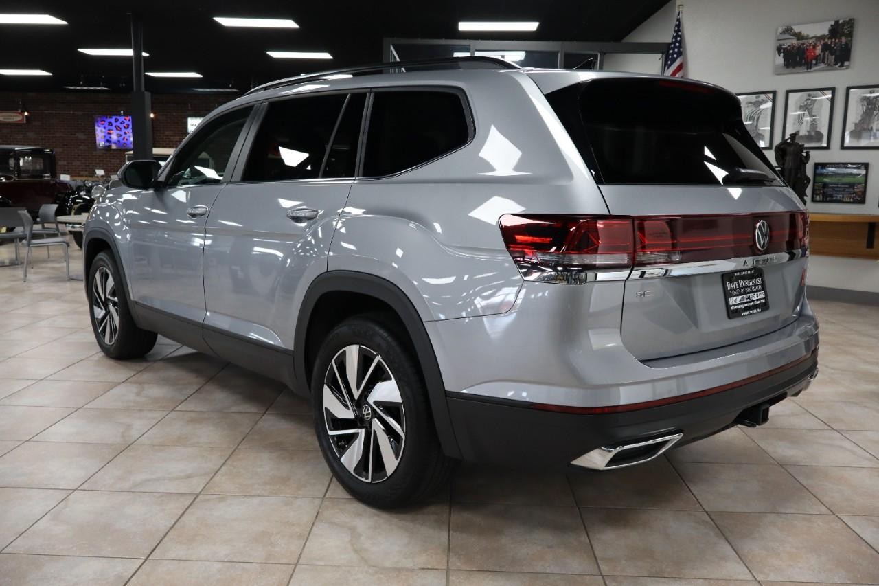 Volkswagen Atlas Vehicle Full-screen Gallery Image 3