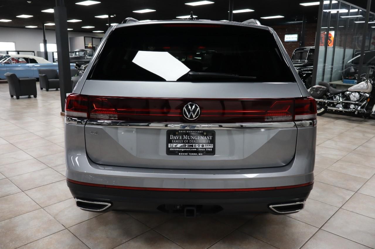 Volkswagen Atlas Vehicle Full-screen Gallery Image 4