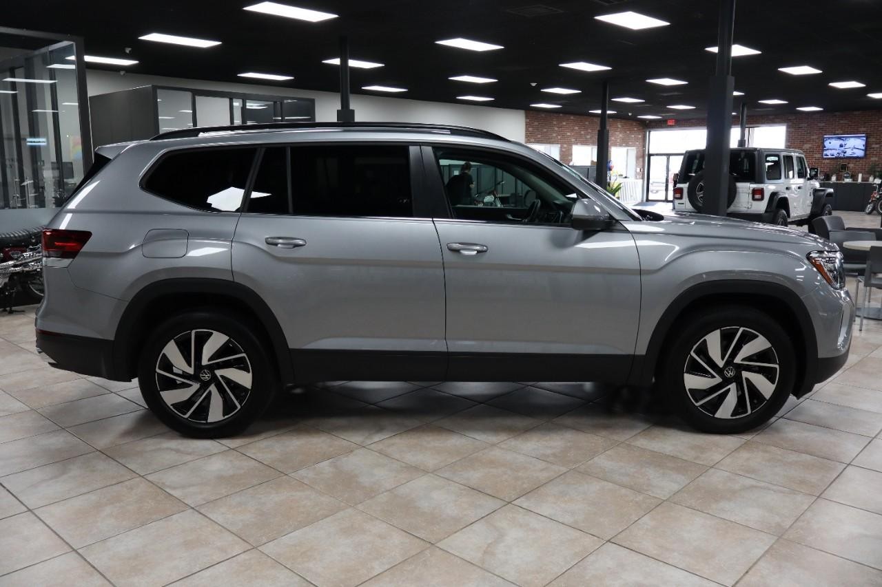 Volkswagen Atlas Vehicle Full-screen Gallery Image 6
