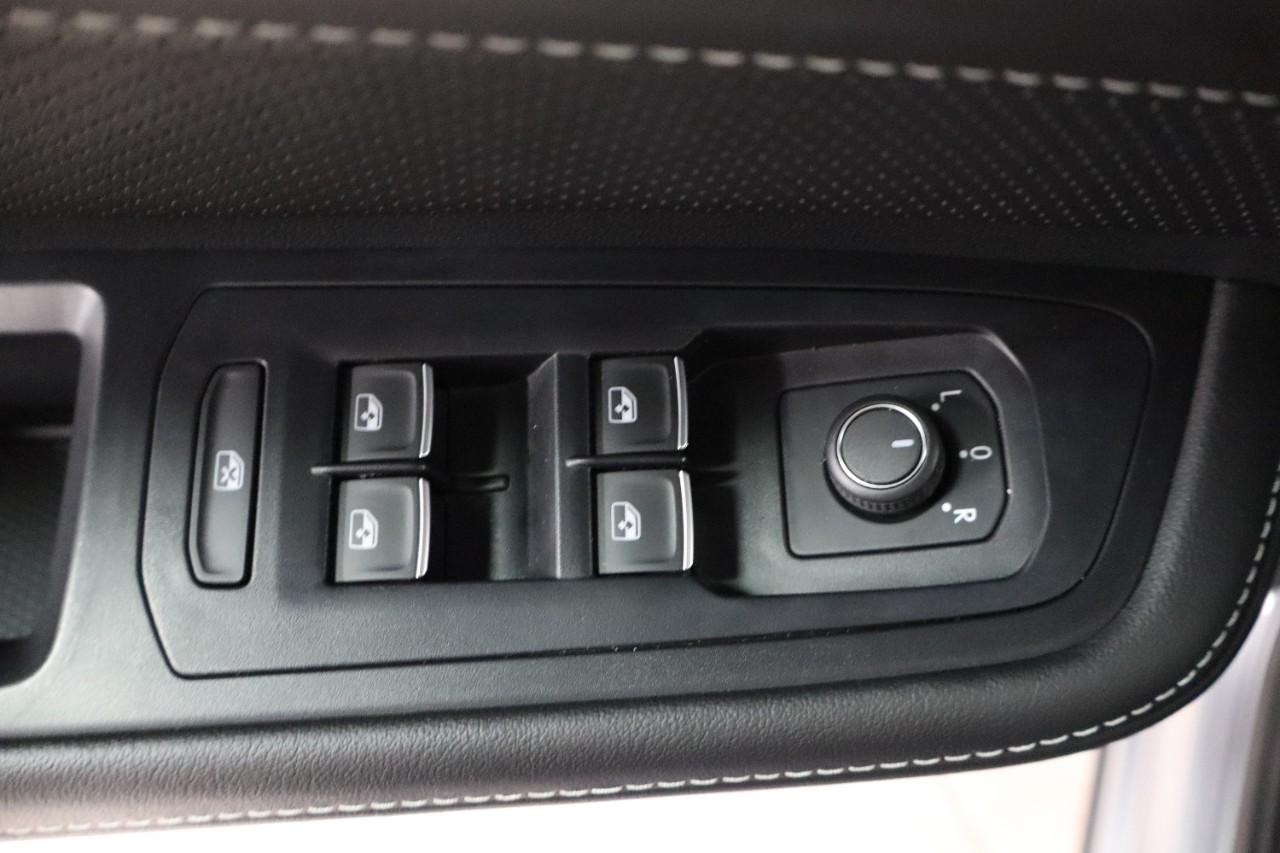 Volkswagen Atlas Vehicle Full-screen Gallery Image 10