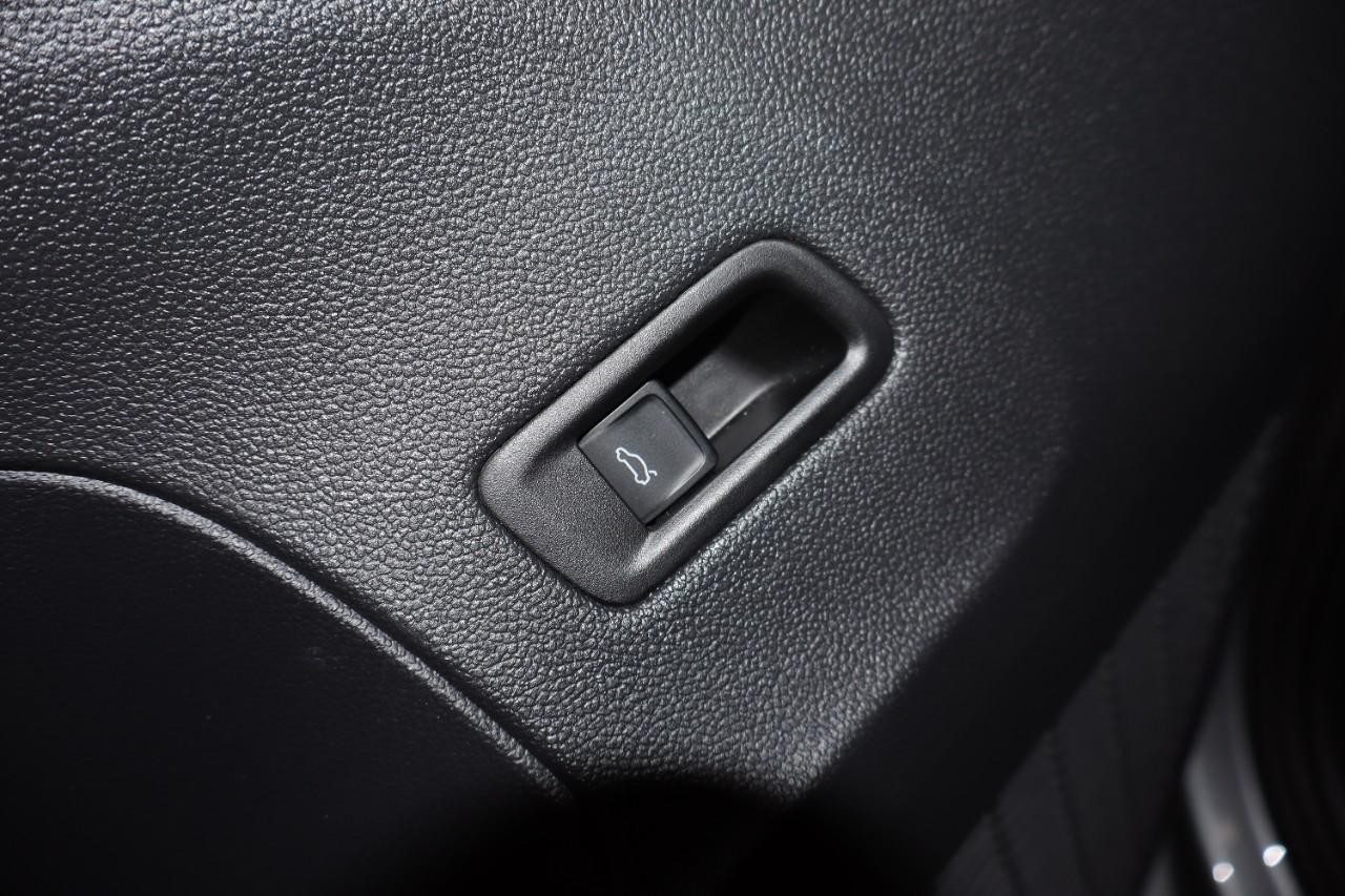 Volkswagen Atlas Vehicle Full-screen Gallery Image 12