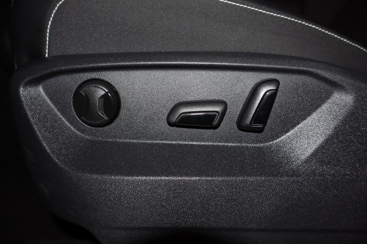 Volkswagen Atlas Vehicle Full-screen Gallery Image 13