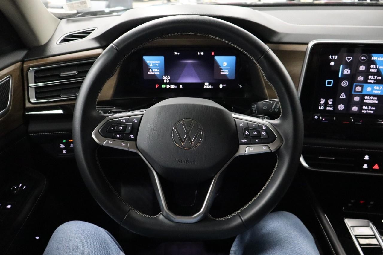 Volkswagen Atlas Vehicle Full-screen Gallery Image 15