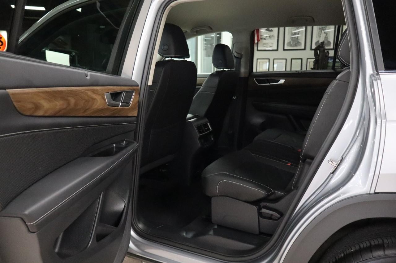 Volkswagen Atlas Vehicle Full-screen Gallery Image 23