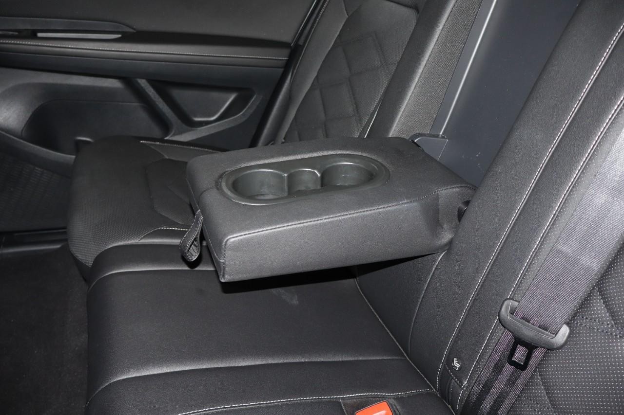 Volkswagen Atlas Vehicle Full-screen Gallery Image 24