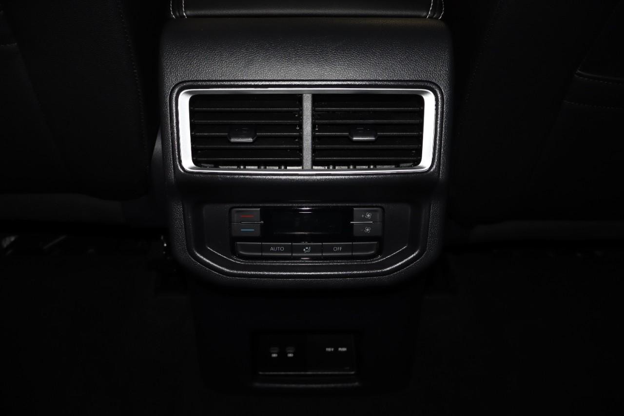 Volkswagen Atlas Vehicle Full-screen Gallery Image 25