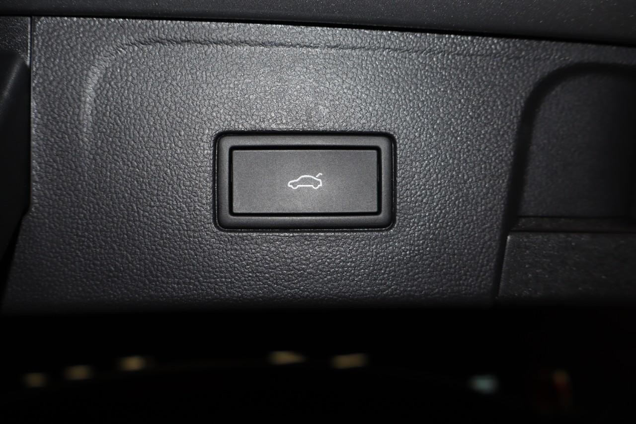 Volkswagen Atlas Vehicle Full-screen Gallery Image 31