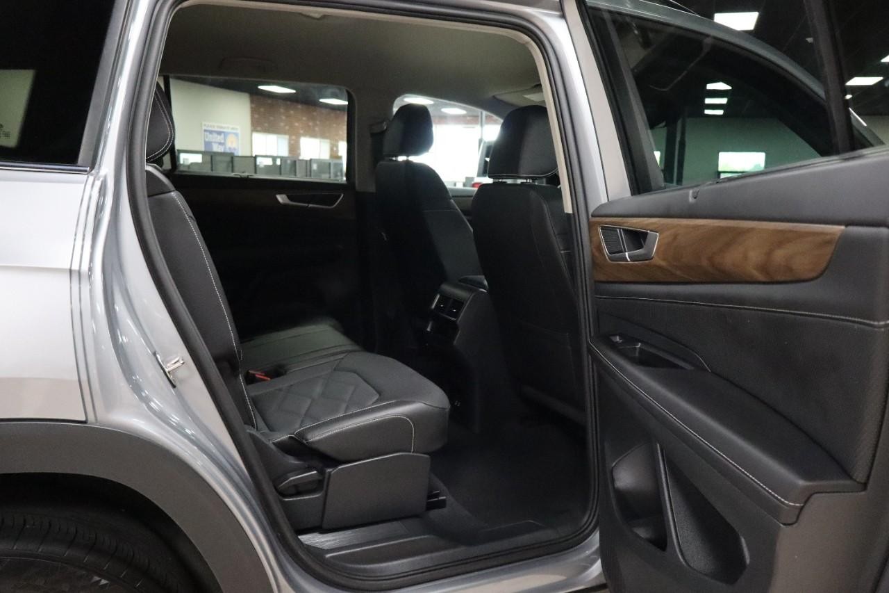 Volkswagen Atlas Vehicle Full-screen Gallery Image 32