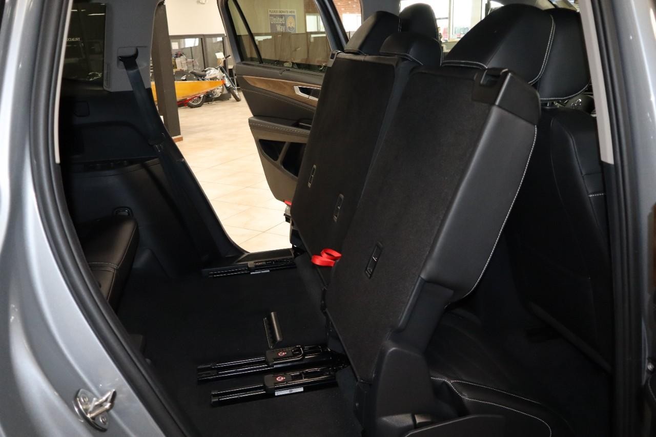 Volkswagen Atlas Vehicle Full-screen Gallery Image 35