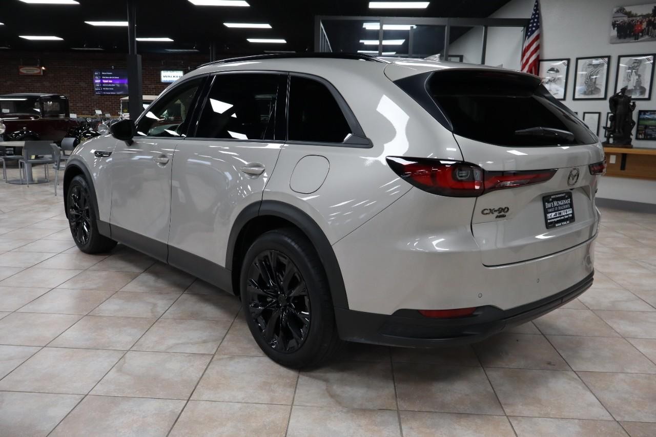 Mazda CX-90 Vehicle Full-screen Gallery Image 4