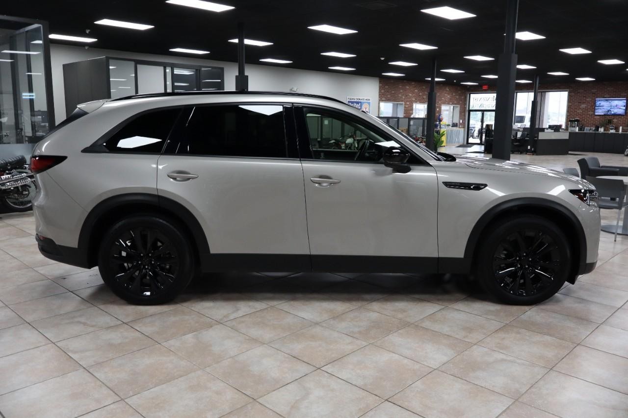 Mazda CX-90 Vehicle Full-screen Gallery Image 7