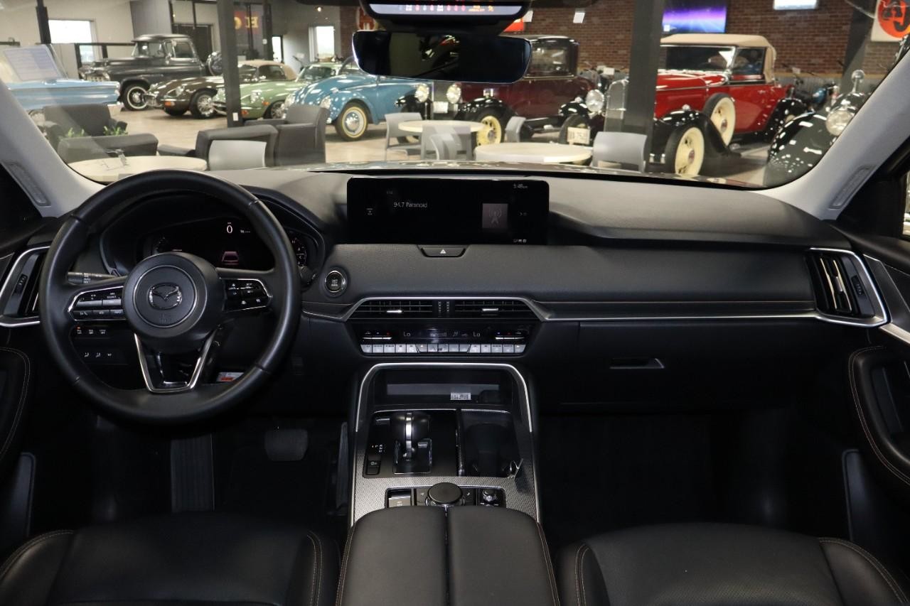 Mazda CX-90 Vehicle Full-screen Gallery Image 11