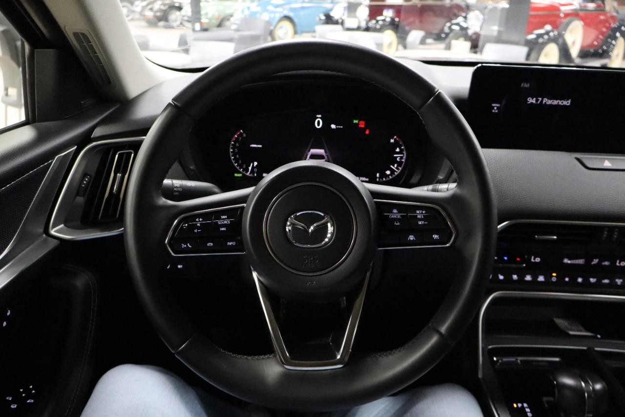 Mazda CX-90 Vehicle Full-screen Gallery Image 12