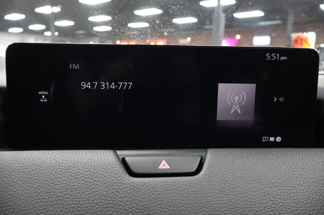 Mazda CX-90 Vehicle Full-screen Gallery Image 17
