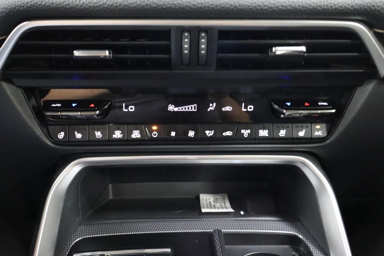 Mazda CX-90 Vehicle Full-screen Gallery Image 19