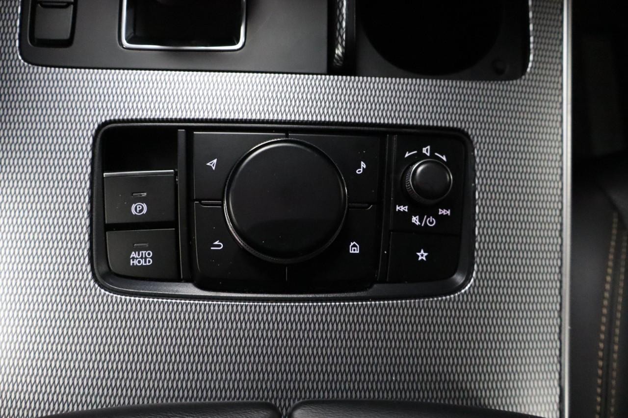 Mazda CX-90 Vehicle Full-screen Gallery Image 21
