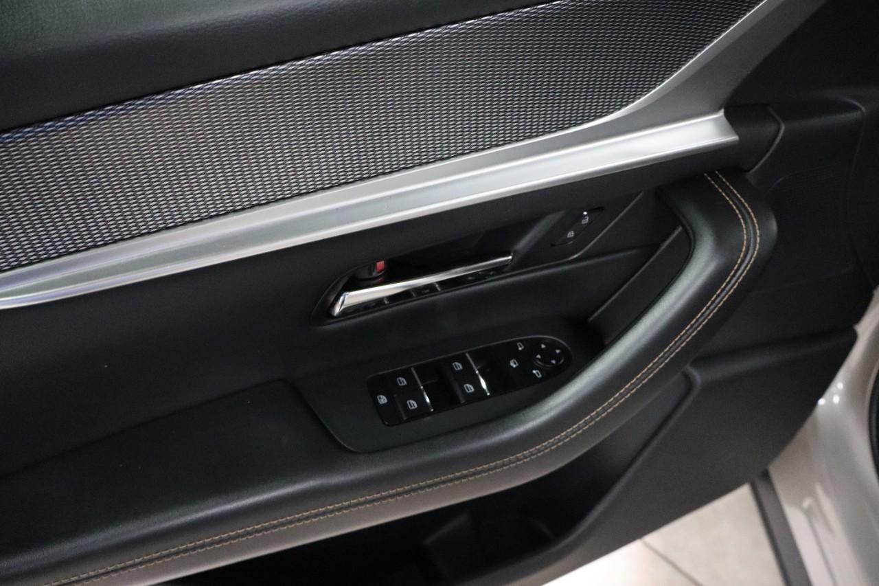 Mazda CX-90 Vehicle Full-screen Gallery Image 24