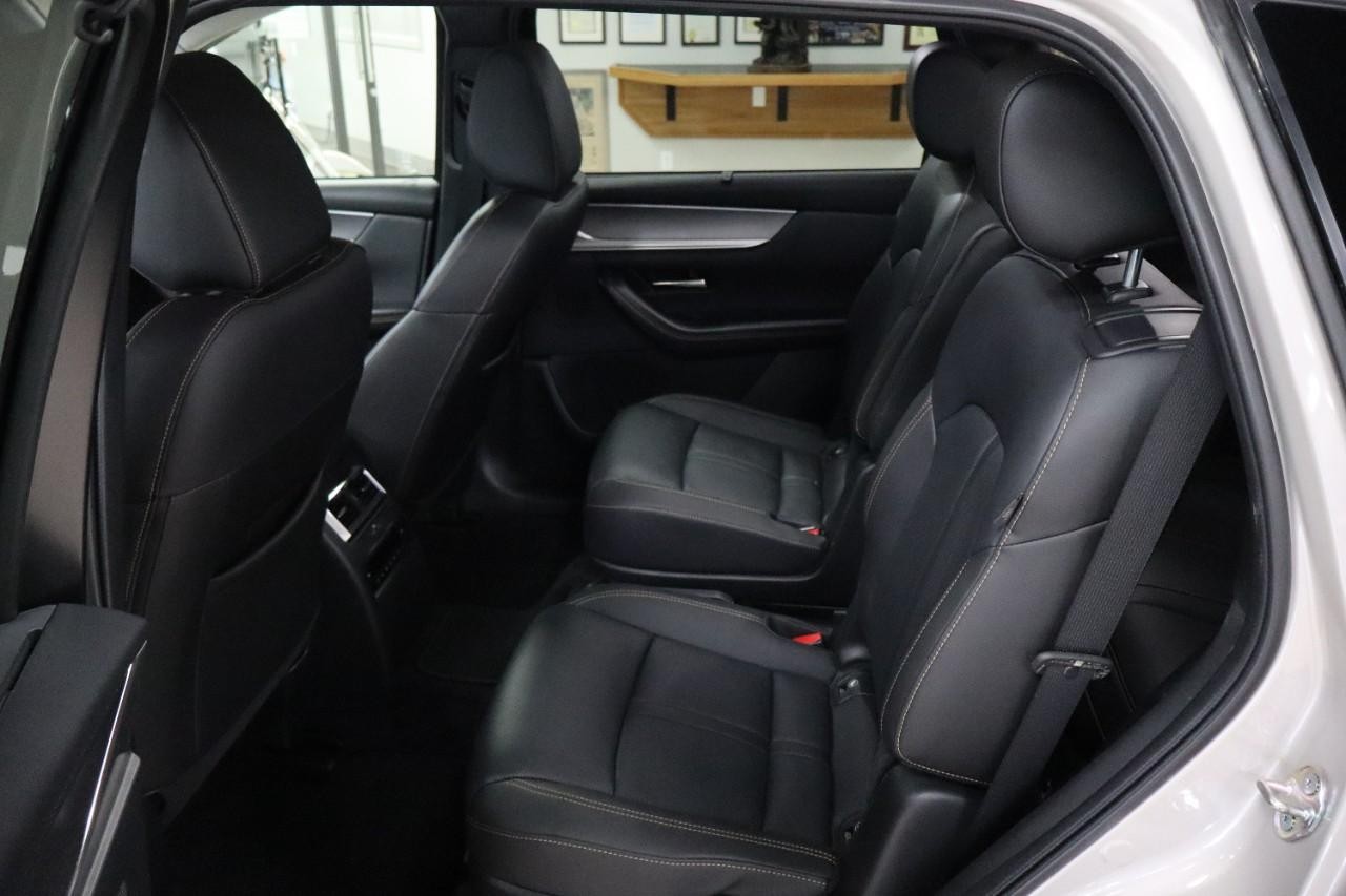 Mazda CX-90 Vehicle Full-screen Gallery Image 25