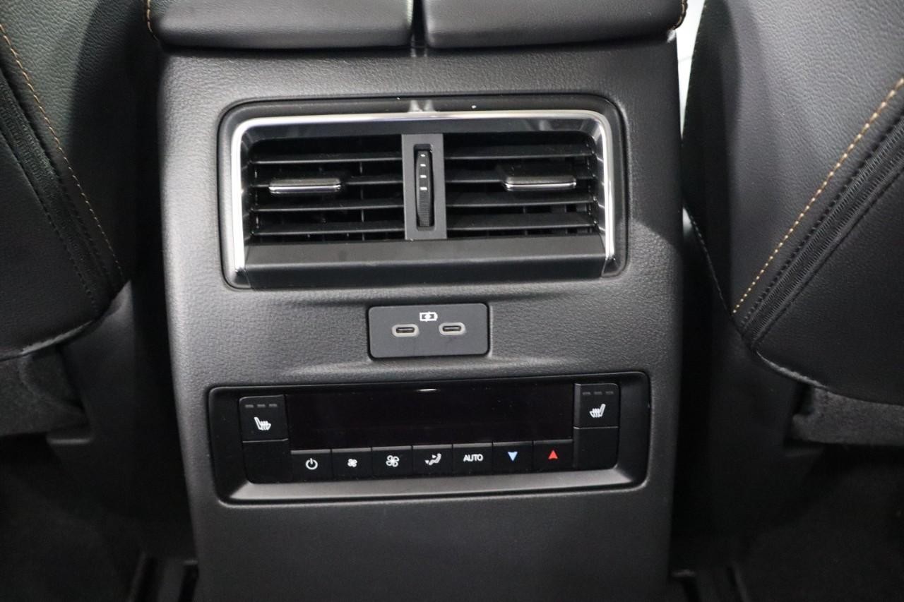 Mazda CX-90 Vehicle Full-screen Gallery Image 26