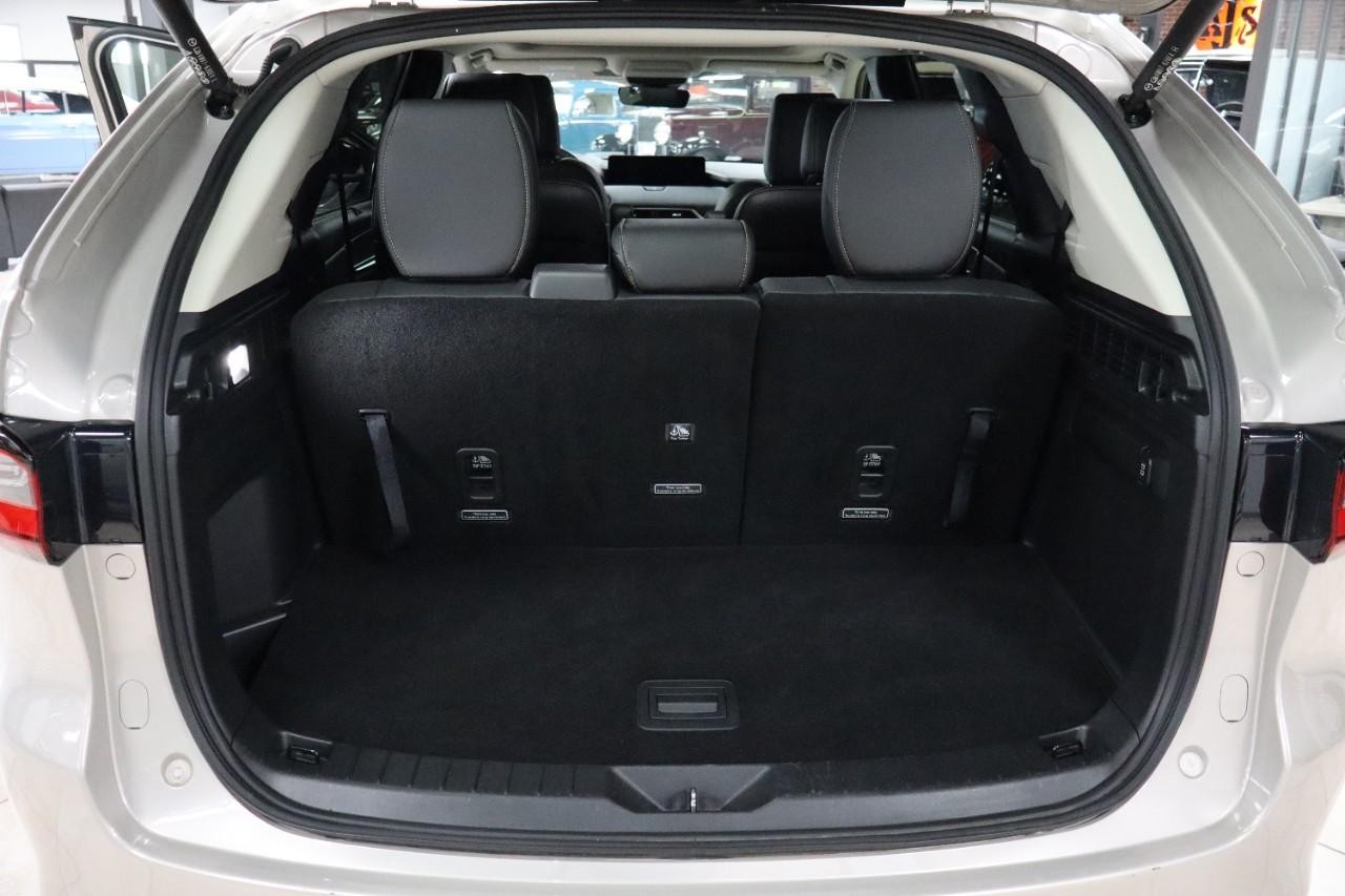 Mazda CX-90 Vehicle Full-screen Gallery Image 28
