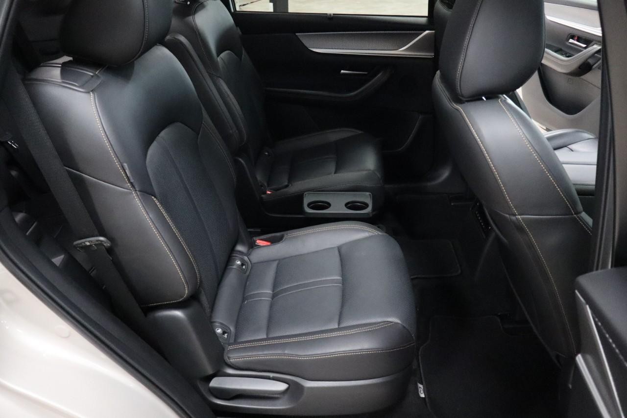 Mazda CX-90 Vehicle Full-screen Gallery Image 30