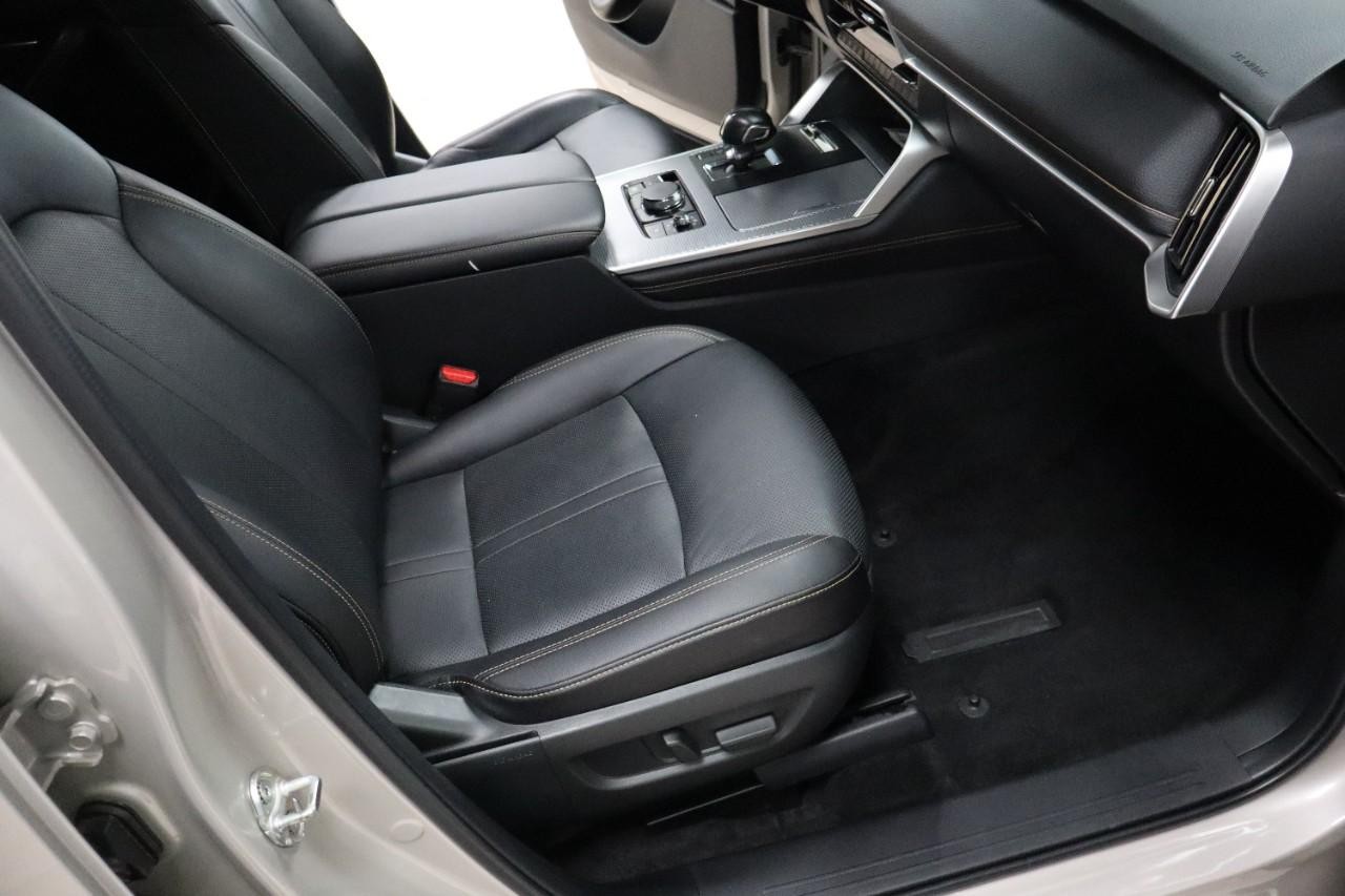 Mazda CX-90 Vehicle Full-screen Gallery Image 31
