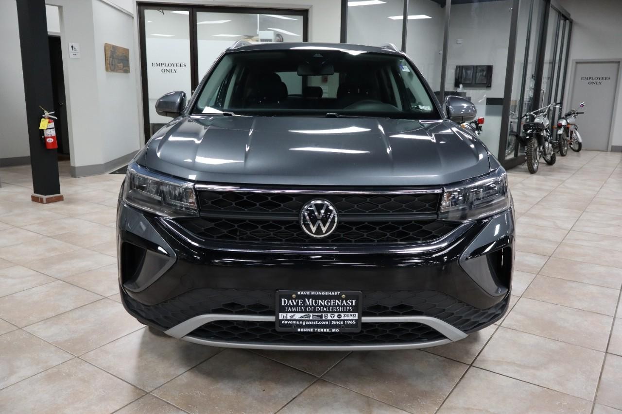 Volkswagen Taos Vehicle Full-screen Gallery Image 8
