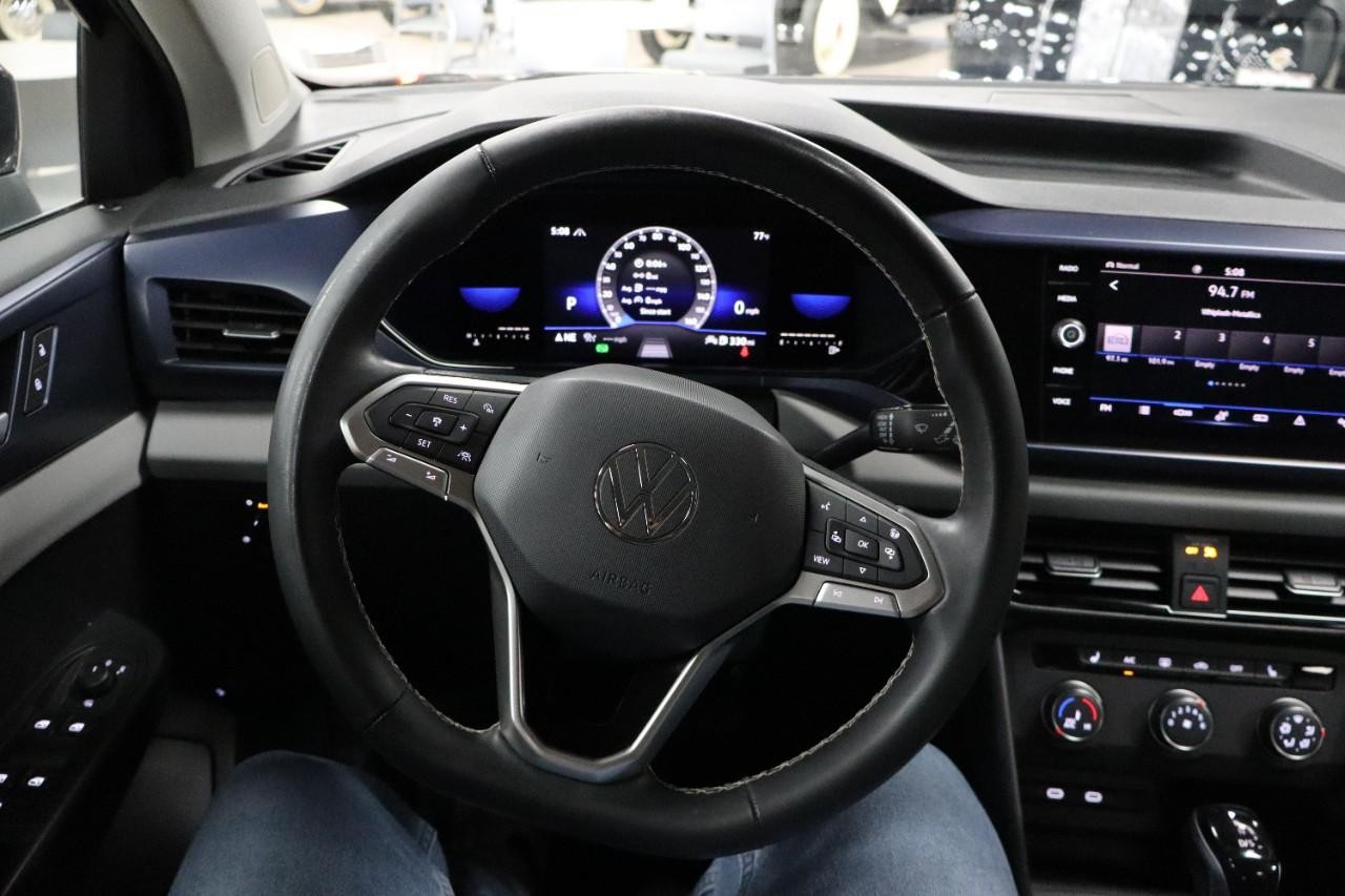 Volkswagen Taos Vehicle Full-screen Gallery Image 11