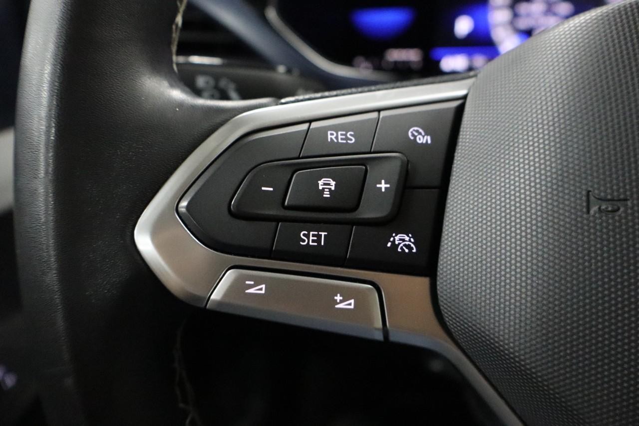 Volkswagen Taos Vehicle Full-screen Gallery Image 12