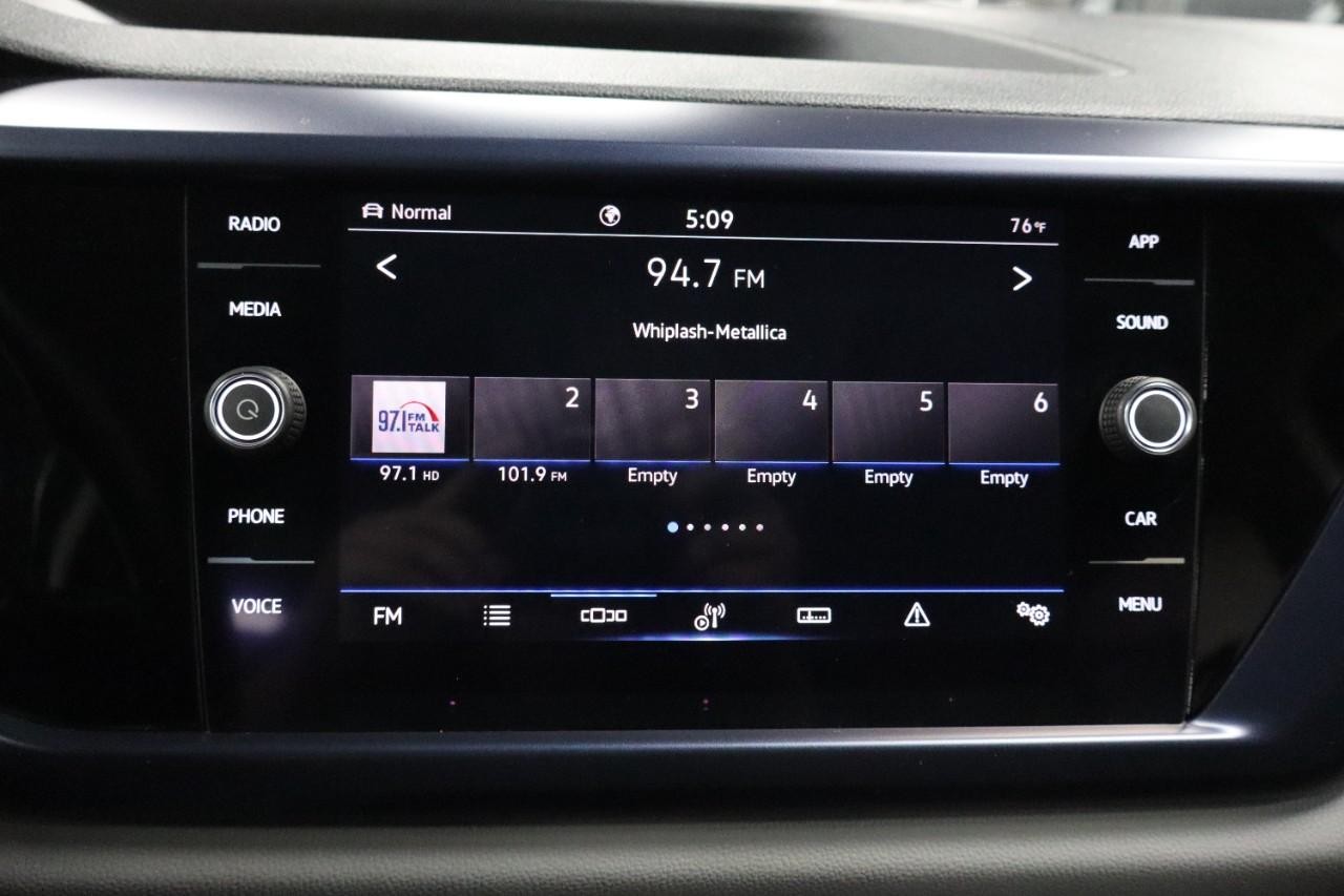 Volkswagen Taos Vehicle Full-screen Gallery Image 15
