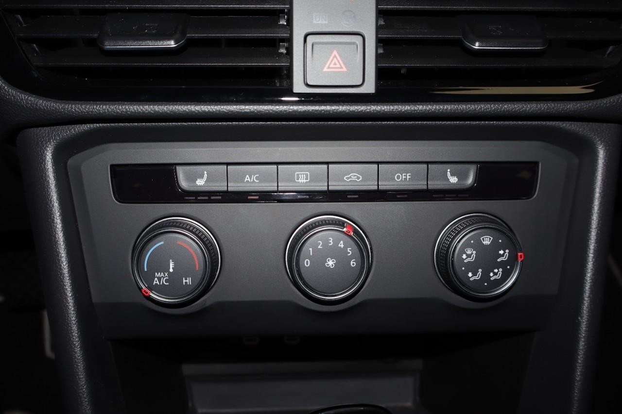 Volkswagen Taos Vehicle Full-screen Gallery Image 16