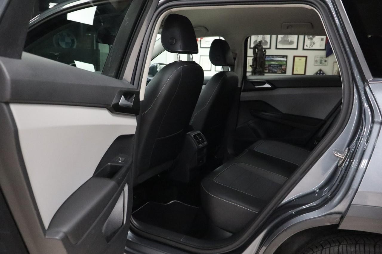 Volkswagen Taos Vehicle Full-screen Gallery Image 19