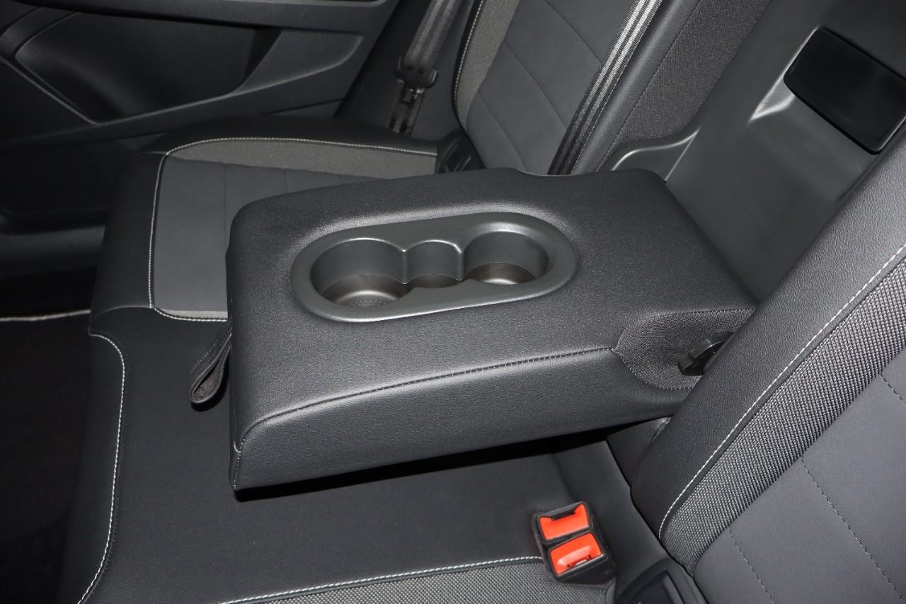 Volkswagen Taos Vehicle Full-screen Gallery Image 20