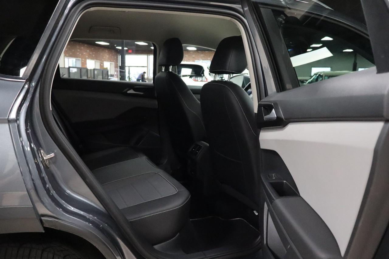 Volkswagen Taos Vehicle Full-screen Gallery Image 23