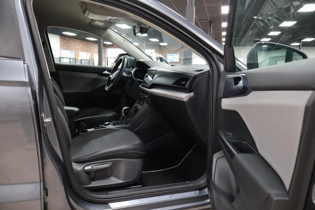 Volkswagen Taos Vehicle Full-screen Gallery Image 24