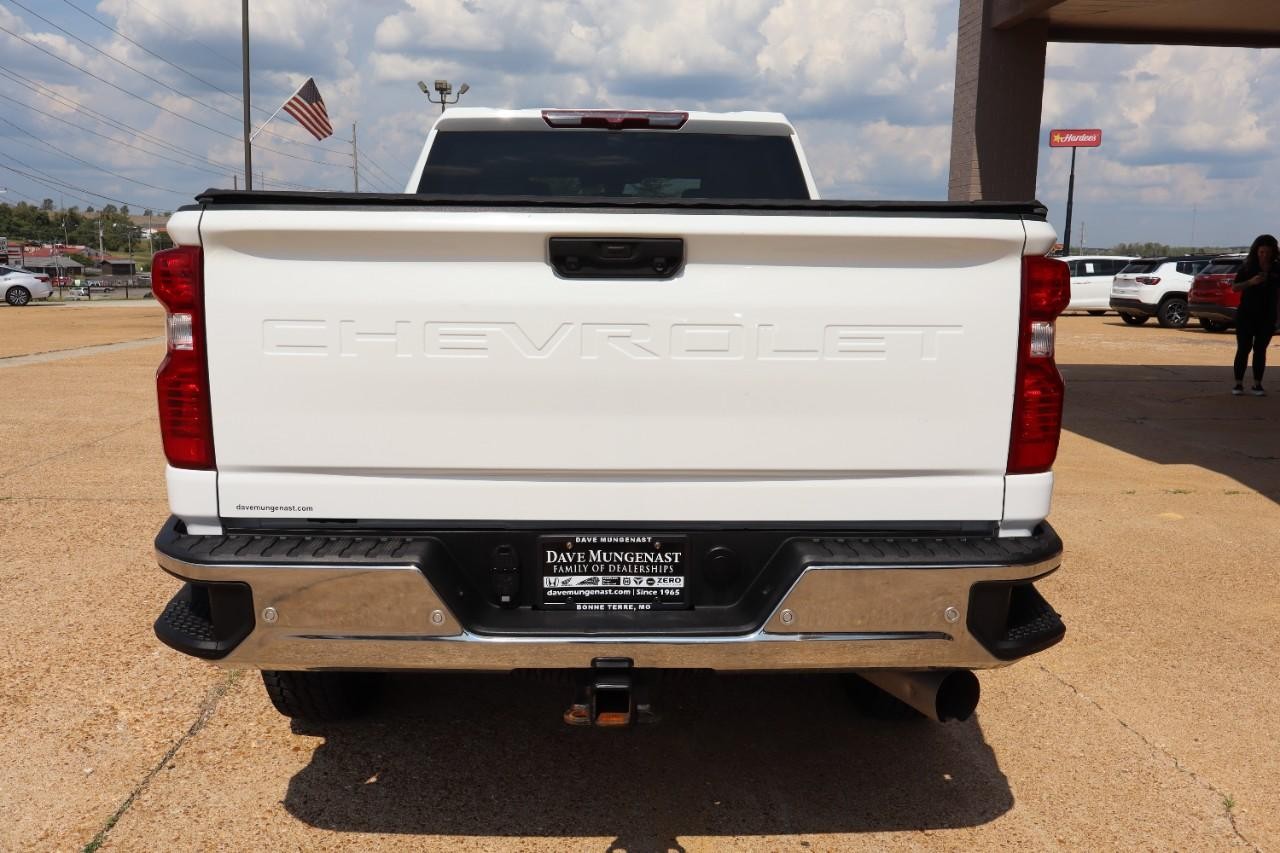Chevrolet Silverado 3500HD Vehicle Full-screen Gallery Image 04