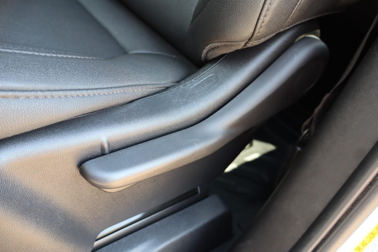 Chevrolet Silverado 3500HD Vehicle Full-screen Gallery Image 11